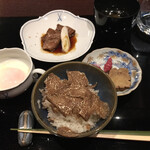 五明 ｇｏｍｅｉ - 〆のスキヤキと比内地鶏の一番出汁で炊いた黒トリュフ土鍋ご飯