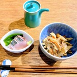 Mameya - 森正洋さんデザインの名器「G型しょうゆさし」にも目がいきます。