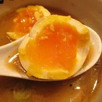 つじ田 - 味玉子中は半熟