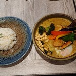Rojiura Curry SAMURAI.  - ひき肉温玉納豆と野菜
