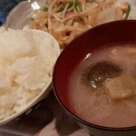 Izakaya Mitsugu - ご飯と味噌汁です。