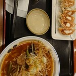 山田うどん食堂 - 麻辣ラーメンと餃子セット￥890