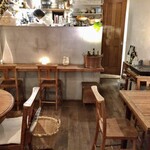 マーゴ - カフェのような設えの小さな店