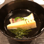 みつき - 利尻昆布と血合抜きの鰹節のお出汁での竹の子とぐしの椀物