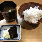 みよし - 御飯,香物,赤出汁