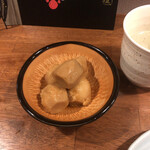 家庭的料理居酒屋 しろとくろ - 里芋の煮転がし