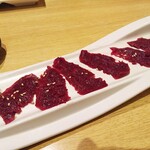 烏賊 鮨ダイニング 鮮助 - サメの心臓、正しくレバ刺しの表現がしっくり来ます！
      これを食べれる日が来るなんて…感激(*´∀`)♪