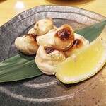烏賊 鮨ダイニング 鮮助 - 河豚の白子
      白子ってタラしか食べたことなかったのですが別格ですね！
      周りは炙られているのですが、噛むと中からとろっとした白子が溢れだし、とにかく滅茶苦茶美味しかったです(*´艸`)