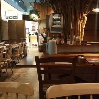 アジアンビストロ マクハリーナ_2