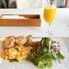 Caff’e Ponte ITALIANO - 生ハムのシーザーサラダとスクランブルエッグのモーニングセット
①生ハムのシーザーサラダ
②スクランブルエッグ
③パン（プレーンバケット ）
◯絞り立てオレンジジュース