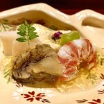 銀座 しのはら - ゴマ豆腐、平貝、蝦夷鮑、チシャ、車海老～蝦夷鮑と煮凝りのジュレが絶妙な酢加減で味わいも変わって、実に美味しい。