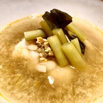 銀座 しのはら - 伊勢海老と蛤が喧嘩せず、いい塩梅の出汁。伊勢海老の甘さを抑えるのに、蛤出汁を使うという大胆な発想。やはり試行錯誤なんですね〜。