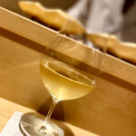 銀座 しのはら - 生ビールのあとには、お薦めの白ワイン。