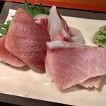 めしの助 - 刺身3種
      ①生きはだまぐろ ②真鯛 ③ぶり