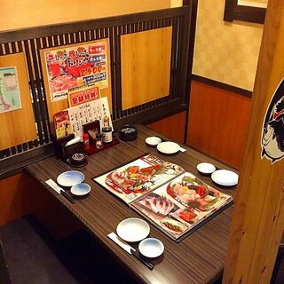 デートやご夫婦でのお食事、お仕事仲間との飲み会など少人数でお気軽にご利用可能。