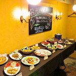 ★La Grotta's appetizer All-you-can-eat buffet is packed with seasonal ingredients.