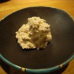 お通し（いぶりがっこの白和え）