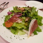 イタリアンレストランTATSUMI - ホエー豚の生ハムと自家製ピクルスのサラダ