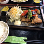 Toriyoshi Shouten - 鶏肉と彩野菜のピリ辛定食