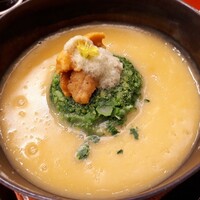 赤坂 菊乃井 - ⚫蓋物「菜の花蒸し　菜種　おから　人参　木耳　百合根　生雲丹餡　山葵」