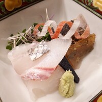 赤坂 菊乃井 - ⚫向付「明石天然鯛　さごし焼霜　あしらい一式」