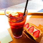 MOCMO sandwiches - 【2020年３月20日】『苺フルーツサンド』に『アイスコーヒー』。