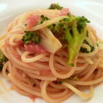トラットリア メッツァニィノ - 紅ズワイ蟹とブロッコリー　トマトラグーソース　スパゲティ