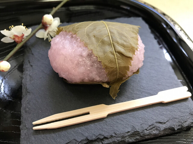 栄屋菓子店 - 中豊（和菓子）の写真