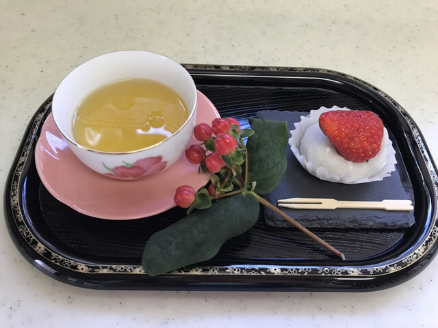 栄屋菓子店 - 中豊（和菓子）の写真