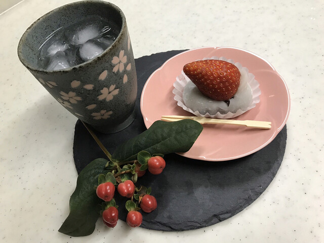 栄屋菓子店 - 中豊（和菓子）の写真