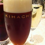 キハチ 名古屋JRセントラルタワーズ店 - ビールハーフアンドハーフ