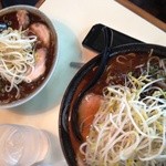 好来ラーメン - 小サイズと普通を並べて比較