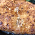 菜々家 - 箸を入れると肉汁があふれてきます。