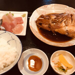 市場亭 - 赤カサゴ定食にお刺身付けて　ご飯は少な目