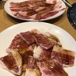 焼肉きんぐ 須賀川店 - 定番人気のカルビ&ロース
