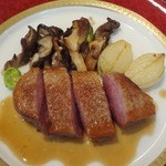 アルカション - フランス産仔鴨のロースト、木の子添え