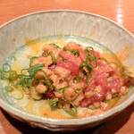 肉料理かなえ - 卵黄とムース醤油とねぎを混ぜて