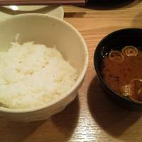 小割烹おはし 恵比寿 - ごはん（210円）と味噌汁（210円）