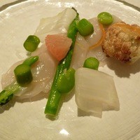 ラール・エ・ラ・マニエール - 帆立や独活を使った前菜、こちらも美味♪