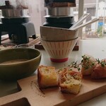 カフェオープン - ご飯が炊けて湯気がたってます