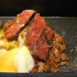 鉄板焼 ロウ フクオカ - 結局 温玉  ぶっかけたりして  