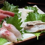 魚魚家 - お刺身小盛り880円