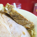 ラーメン二郎 - 豚の厚み