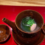 もちづき - 新ワカメ、桜麩、新筍、蛤、湯葉の春の土瓶蒸し