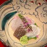 もちづき - 桜鯛と皮を湯引きしたお造り、帆立の貝柱の焼き霜