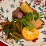 もちづき - 宮崎牛と焼き筍、たまたま金柑とワサビ菜の醤油漬け