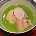 もちづき - 海老の真丈～車麩、フカヒレ、うすい豆のスープ