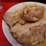 ラーメン二郎 - デカいブタ！