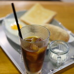 Cafe OGU1 - モーニングセット 850円 の揚げパン、トースト、スクランブルエッグ、目玉焼き