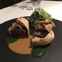 エルルカン・ビス - 短角牛フィレ肉の椎茸入り塩衣包み焼き